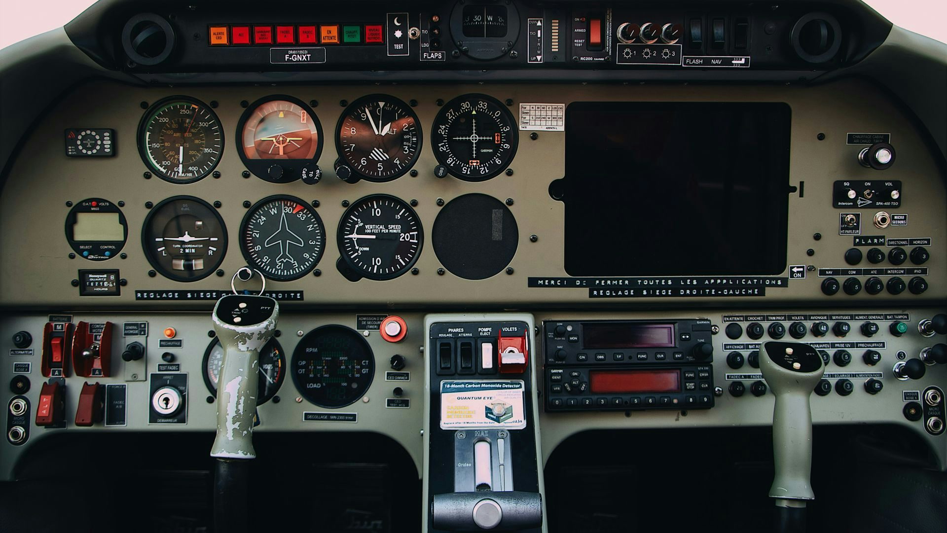 Do joysticks and specialist hardware matter in Flight Sim? Can you recommend any? Discuss!