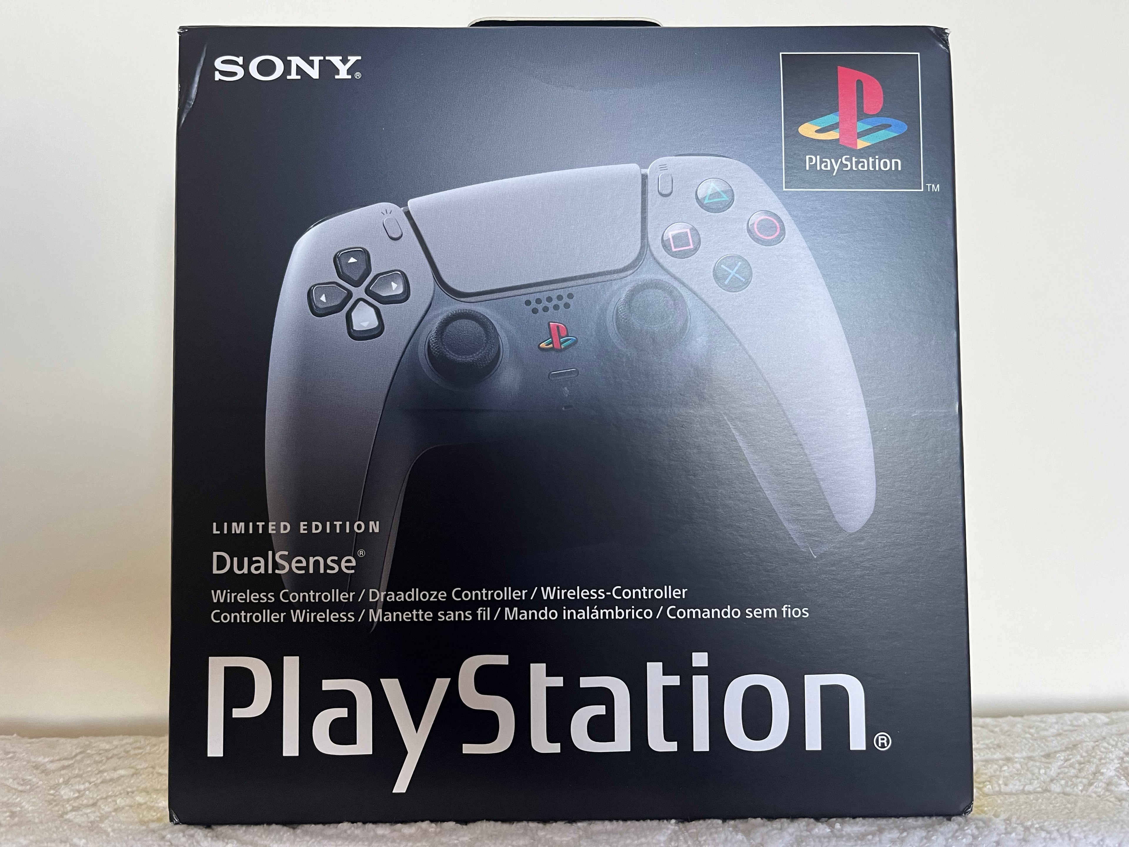 When modern games meet retro aesthetics (PS5 30th Anniversary ed. controller)