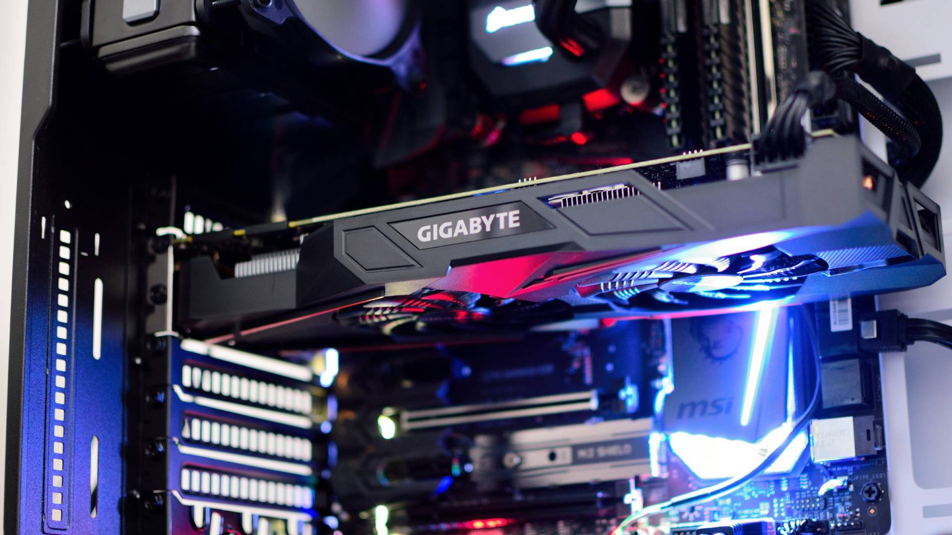 Build your dream gaming PC with an unlimited budget to earn $4!