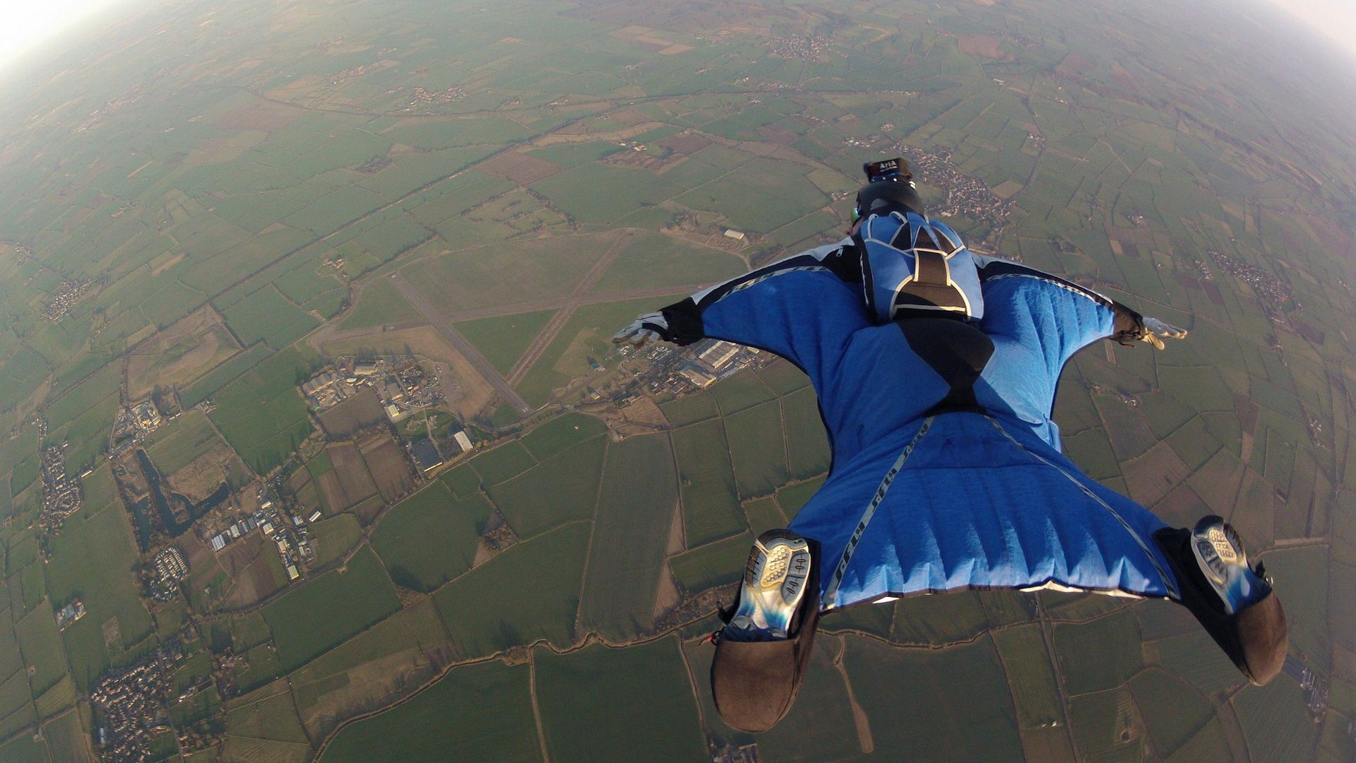 Show us a clip of the most extreme or obscure extreme sports for $3!